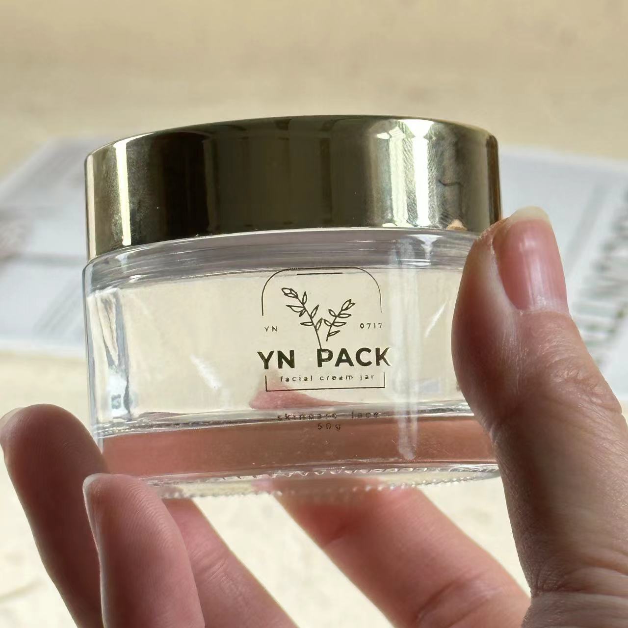 luxury glass jar Wholesa frost - Luxury Gold Skincare recensie en prijs